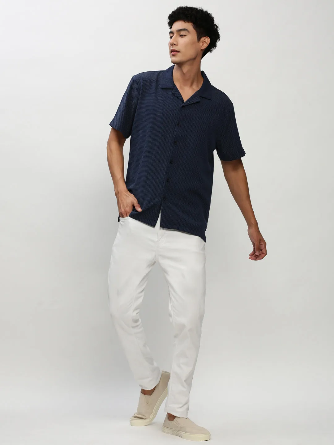 Men Navy Solid Casual Shirts