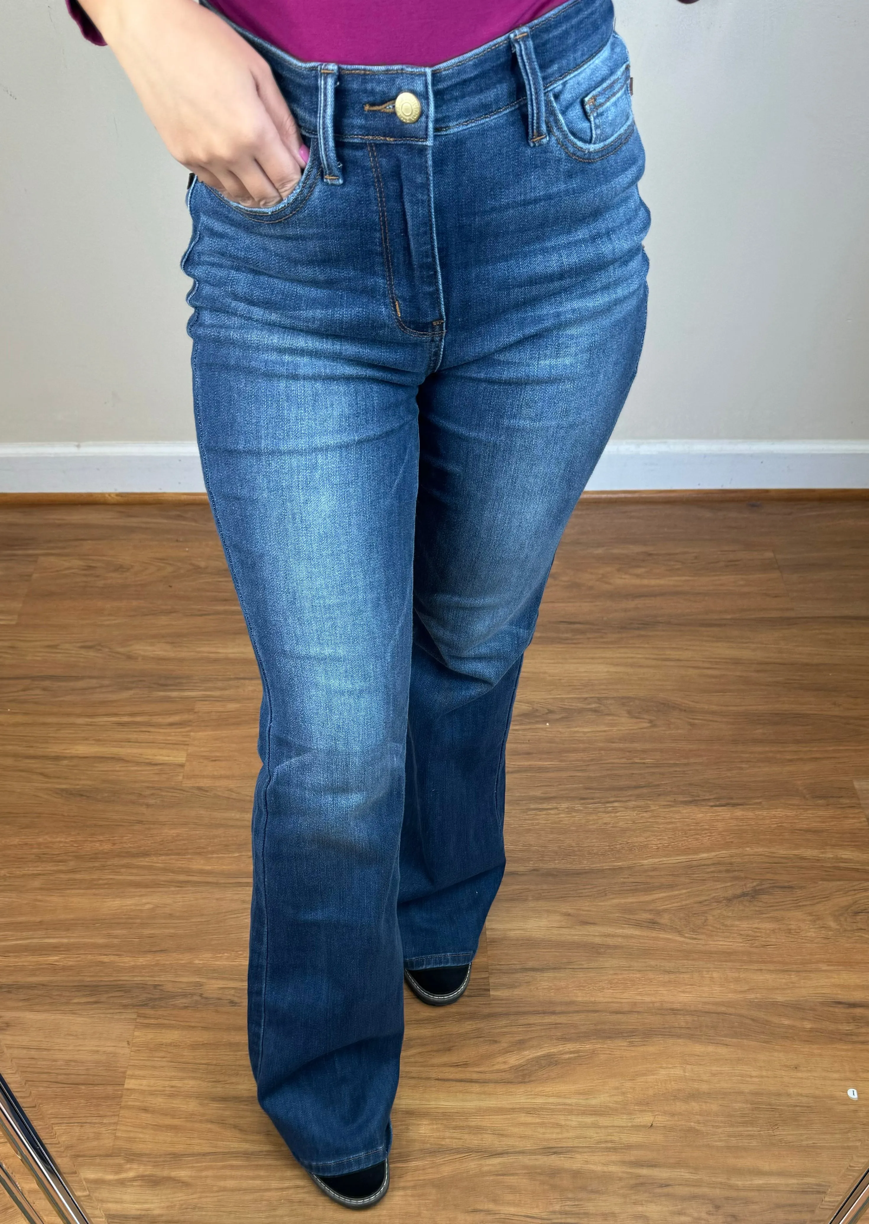 #P920 Cecilia Classic Wash Flare Jeans