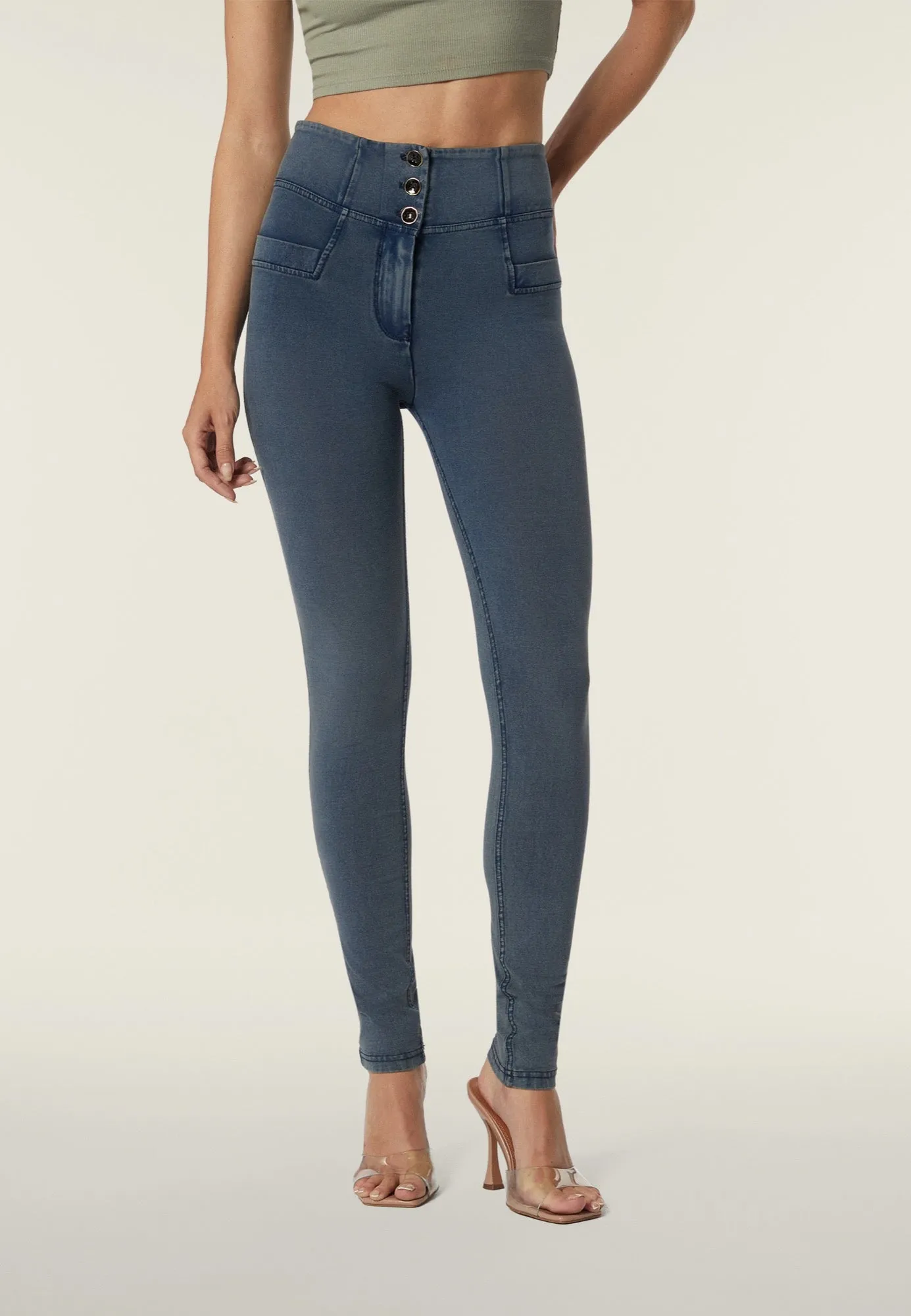 (WRUP1BHF405-J142B) High Waist WR.UP® Jeans met Knoopsluiting